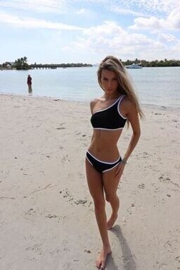 Sabrina Vaz Photo #136