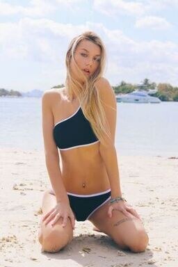 Sabrina Vaz Photo #143