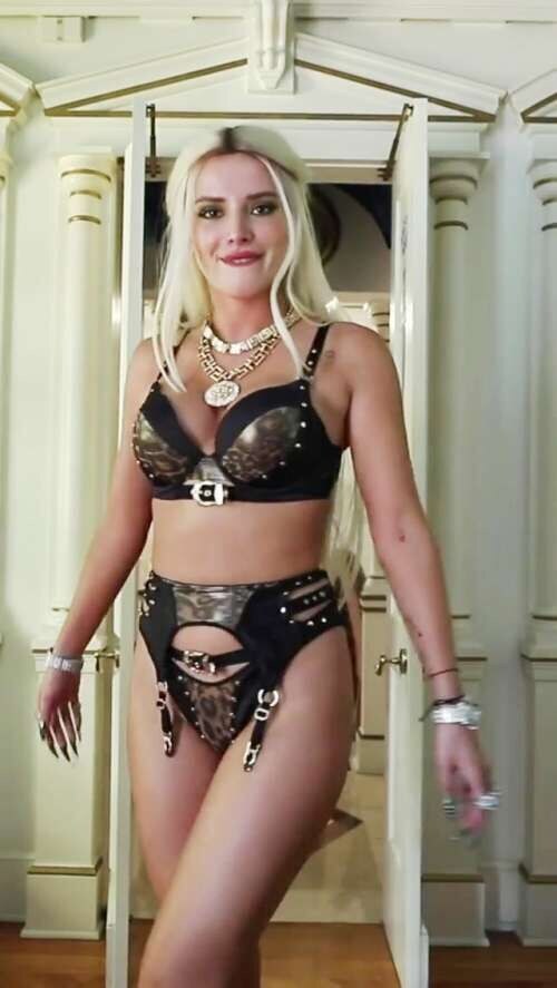 Bella Thorne Post #11