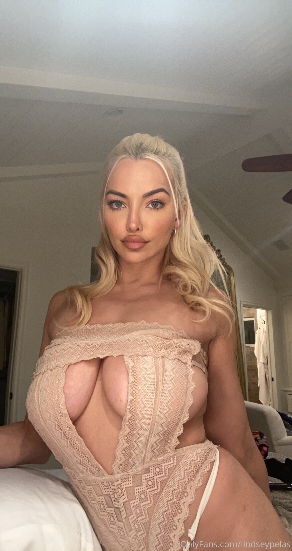 Lindsey Pelas Photo #290