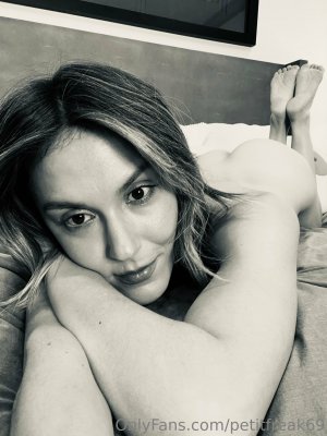 Petitfreak69b Photo #33