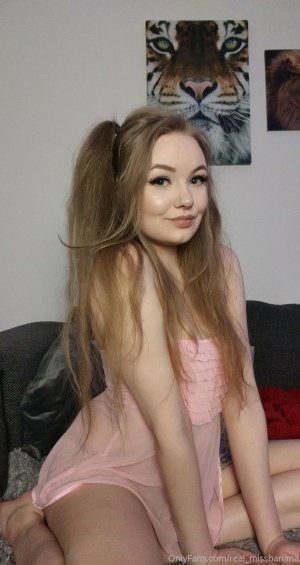 Miss Banana Photo #12