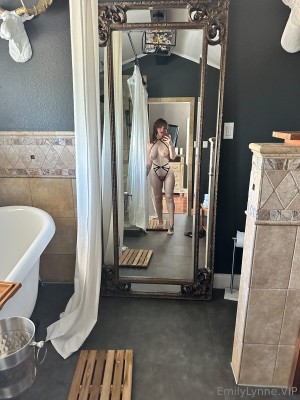 Emily Lynne Photo #413