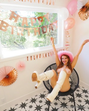 Nora Rivers Photo #472