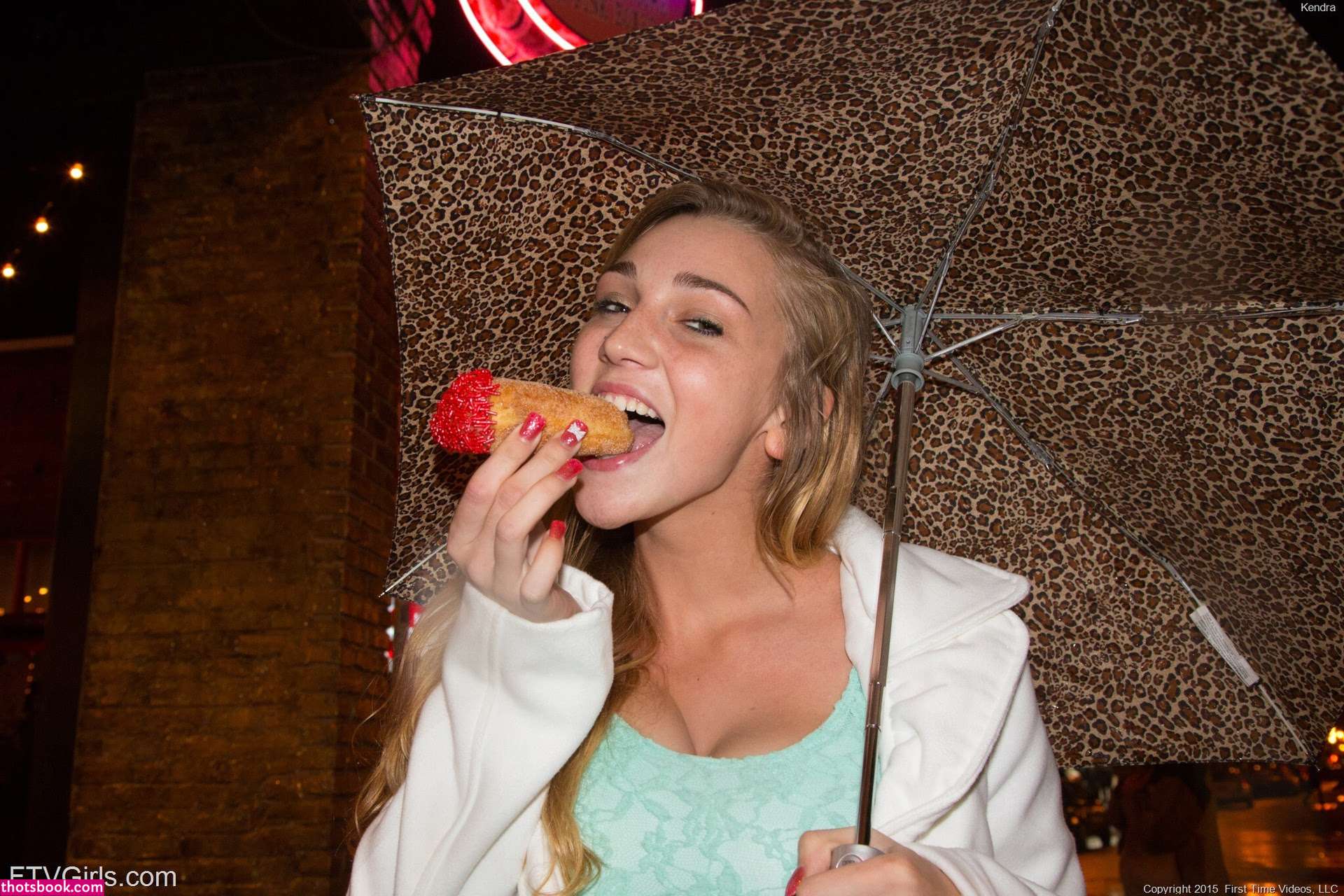 Kendra Sunderland Photo #288