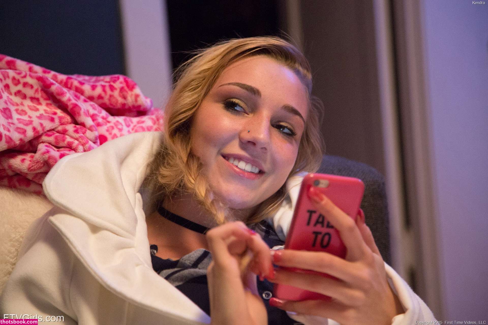 Kendra Sunderland Photo #291