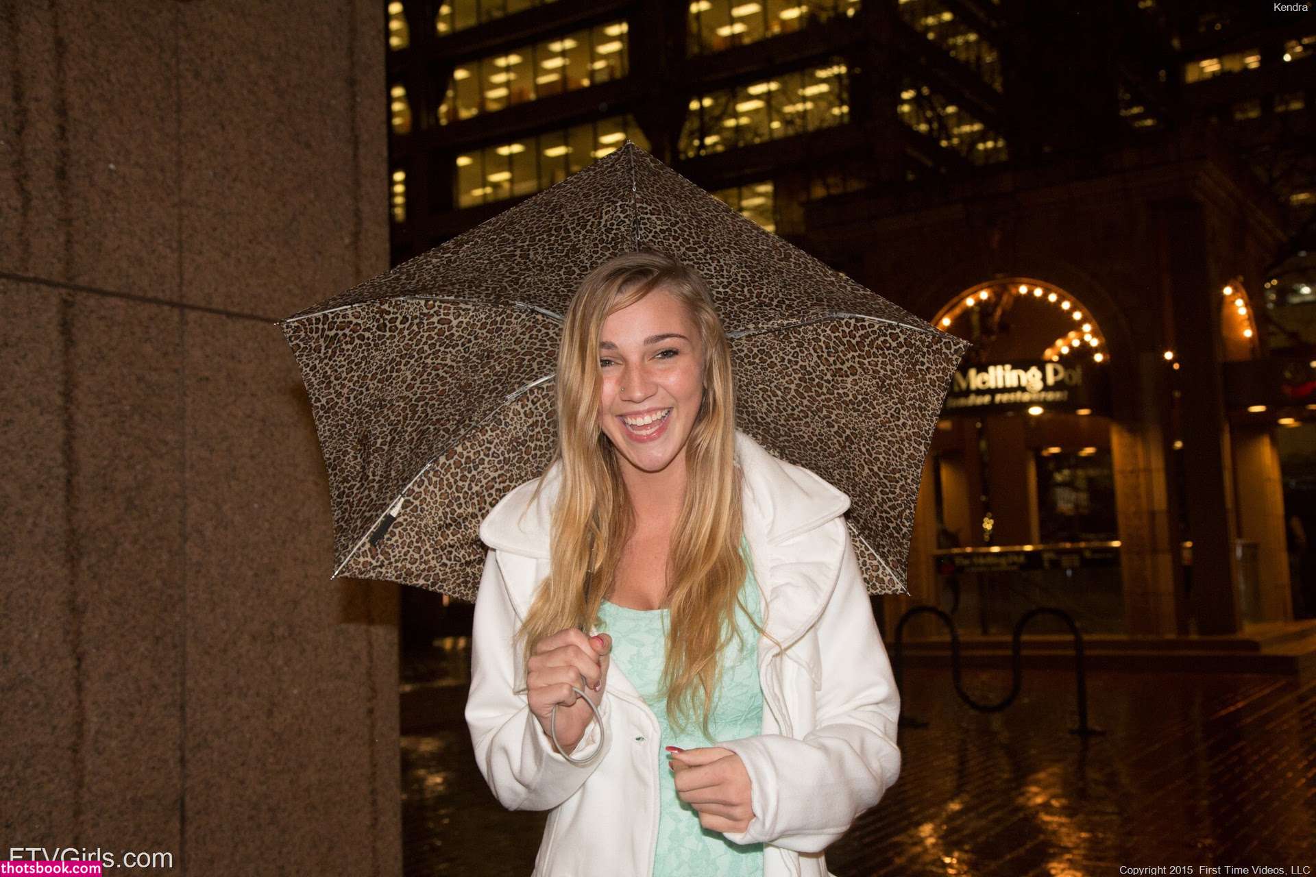 Kendra Sunderland Photo #297