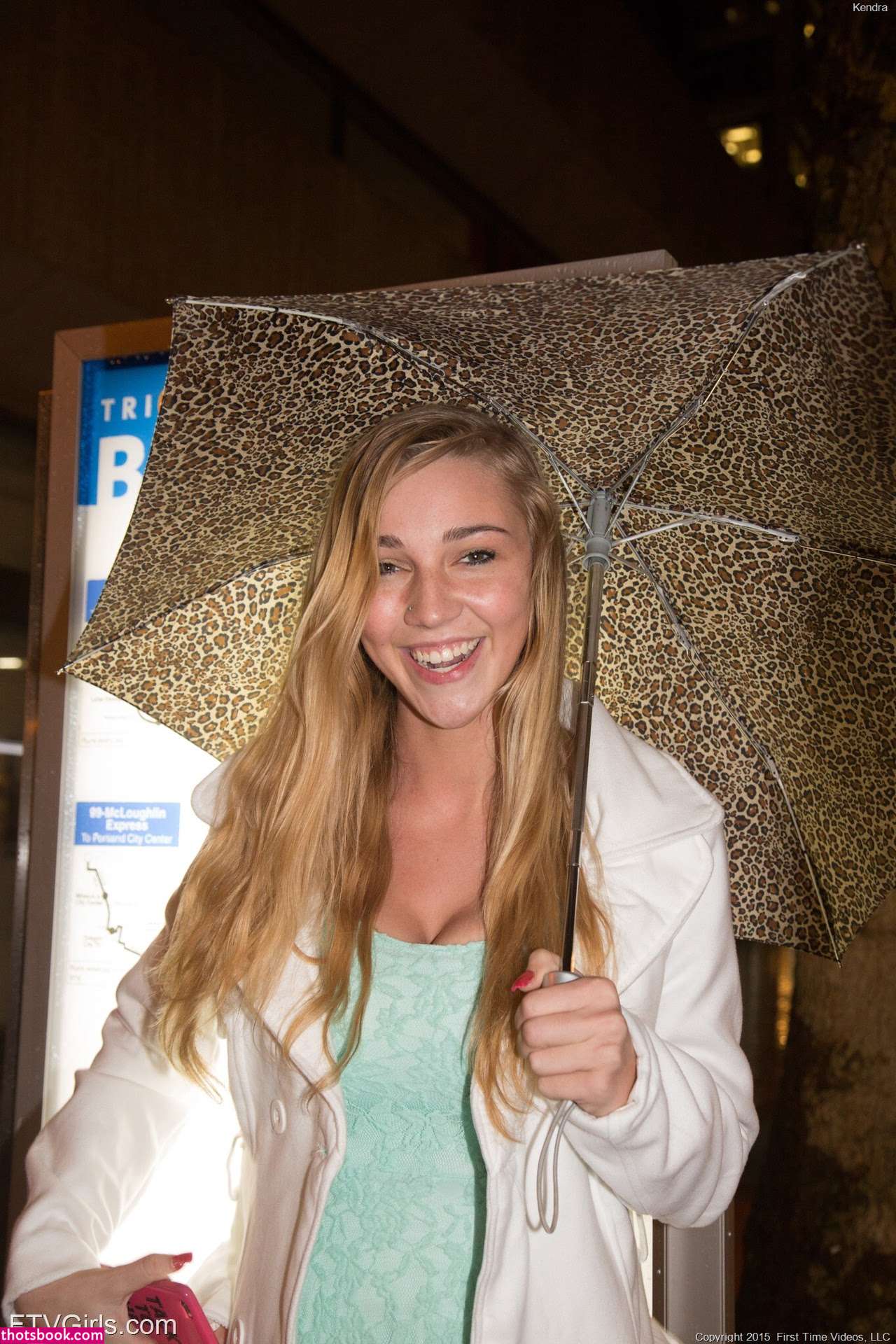 Kendra Sunderland Photo #300