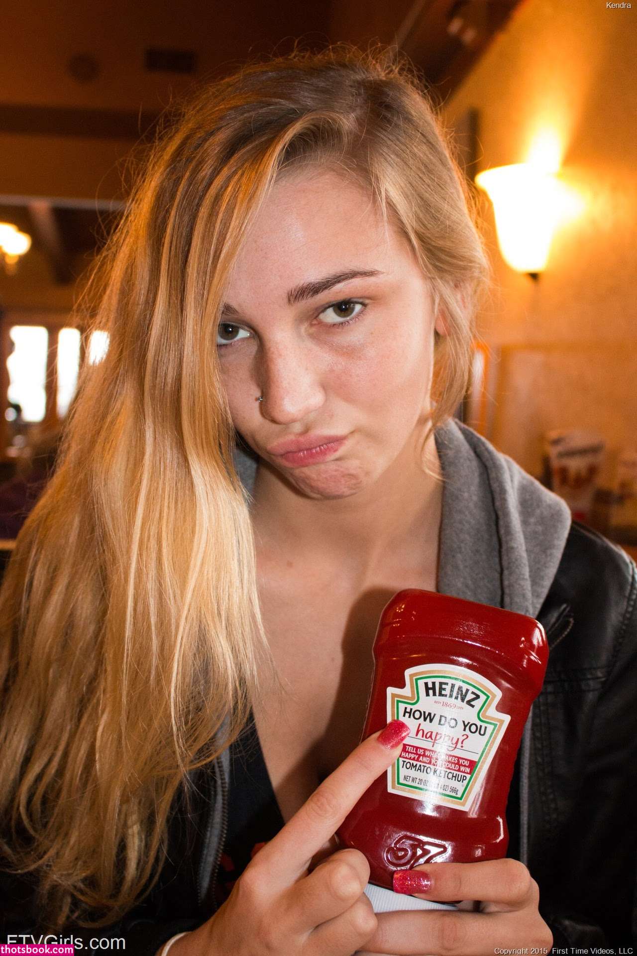 Kendra Sunderland Photo #302