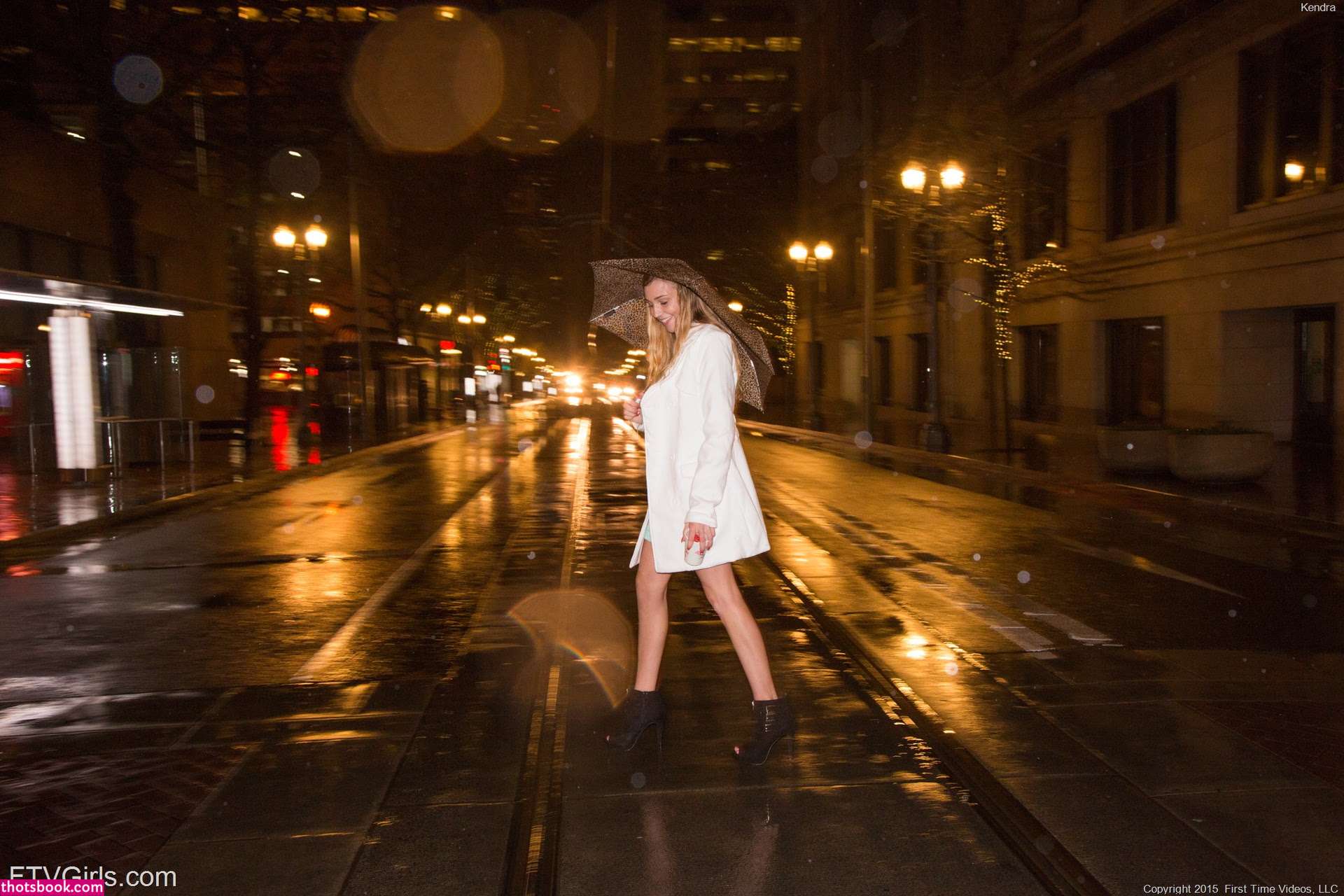 Kendra Sunderland Photo #307