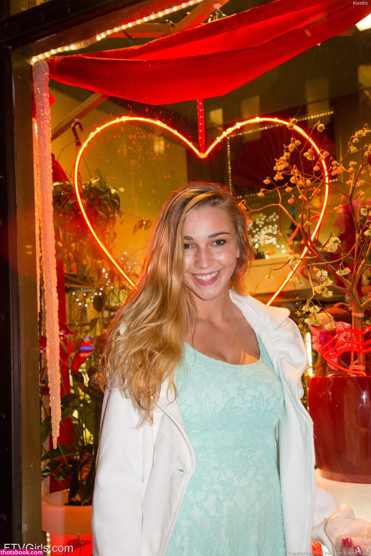 Kendra Sunderland Photo #314