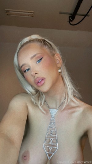 Amalie Olufsen Photo #65