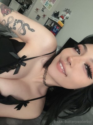 Butterywaterboi Photo #80