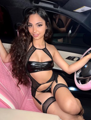 Layladeline Photo #26