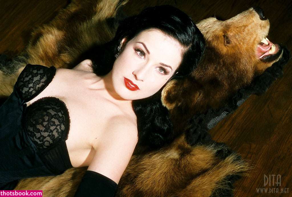 Dita Von Teese Photo #92