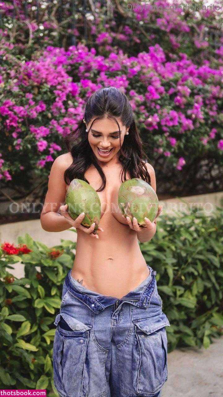 Livia Brito Photo #3