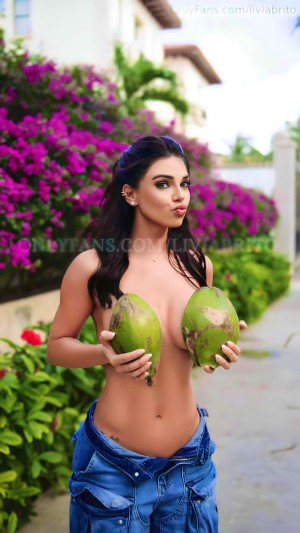 Livia Brito Photo #23