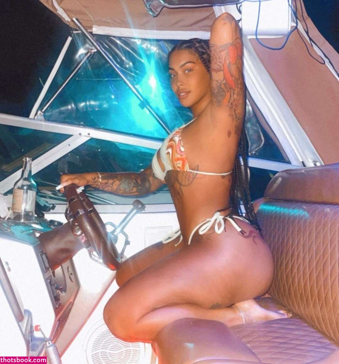 Tattedupholly Photo #9