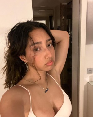 Sabrina Pezeshkian Photo #10