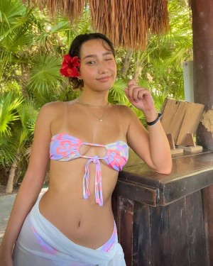 Sabrina Pezeshkian Photo #14