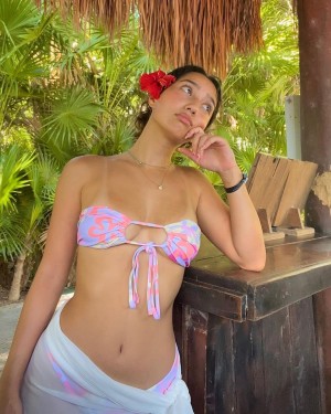 Sabrina Pezeshkian Photo #16