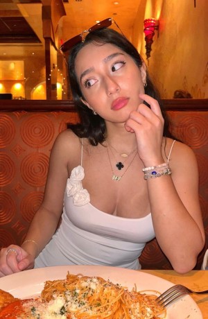 Sabrina Pezeshkian Photo #70