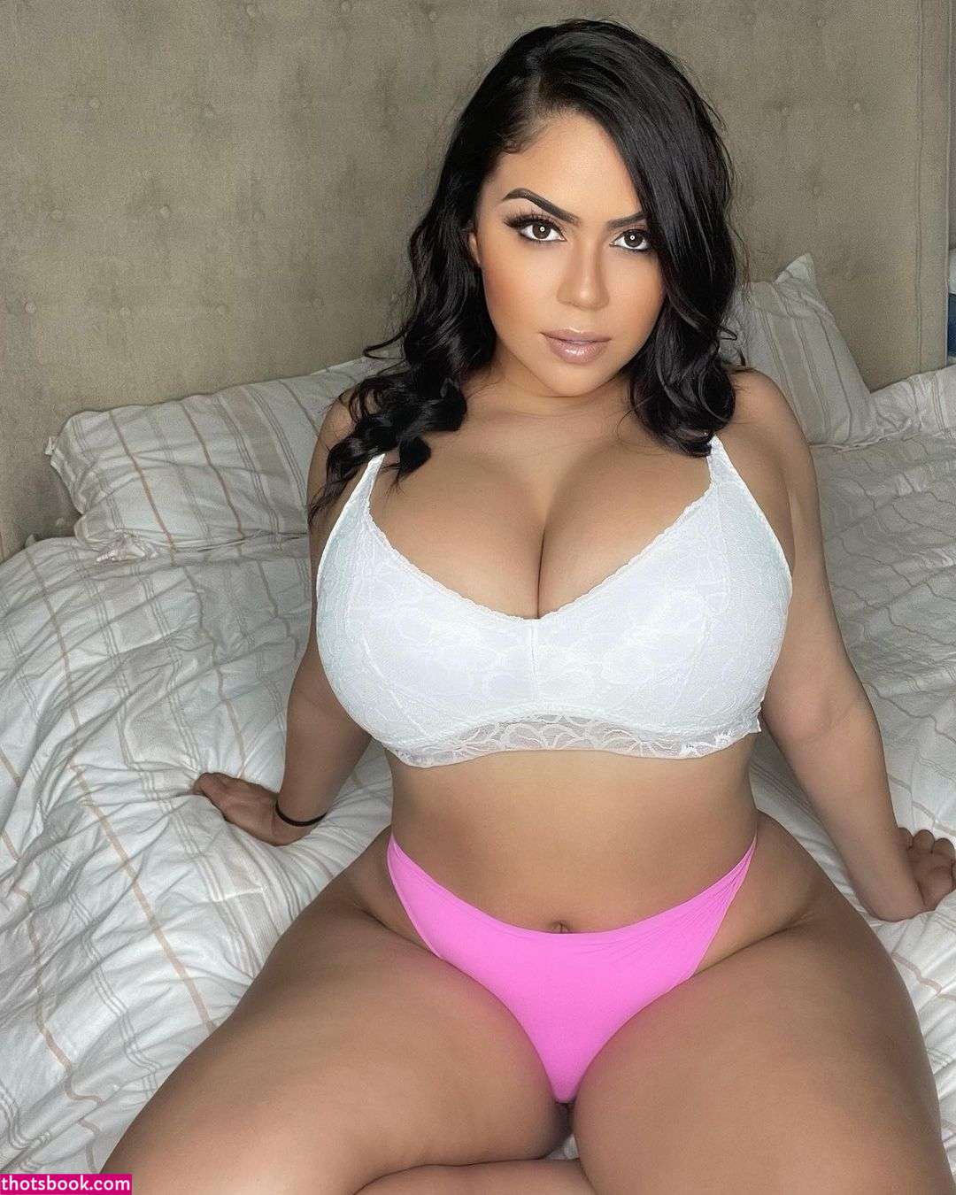 Therealrebeccaj Photo #3