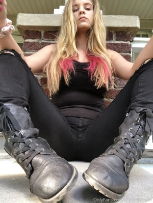 Anabelle Pync Photo #13