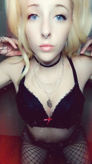 gothsnaxx Photo #14