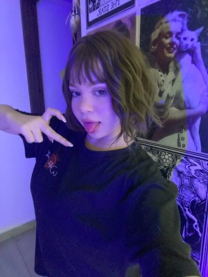 Olivia Elfie Photo #4