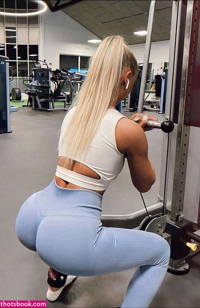 Lisa Pedersen Photo #6