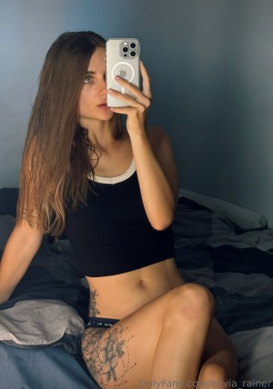 Olivia Rainer Photo #7