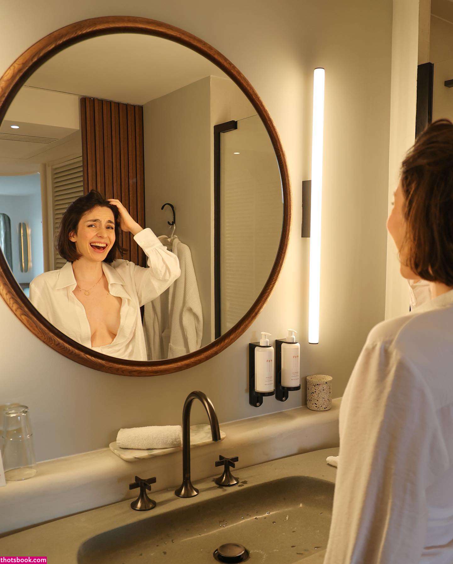 Clararunaway Photo #8