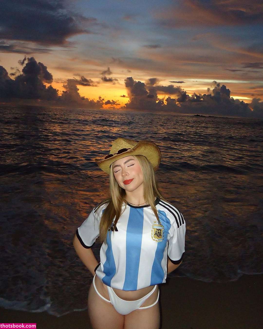 Karen Torres Photo #7