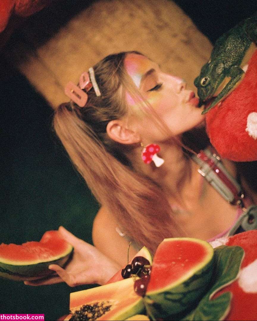 Alexandraqnin Photo #8