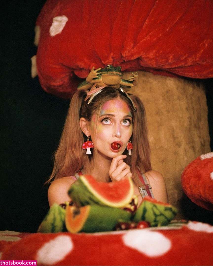 Alexandraqnin Photo #10