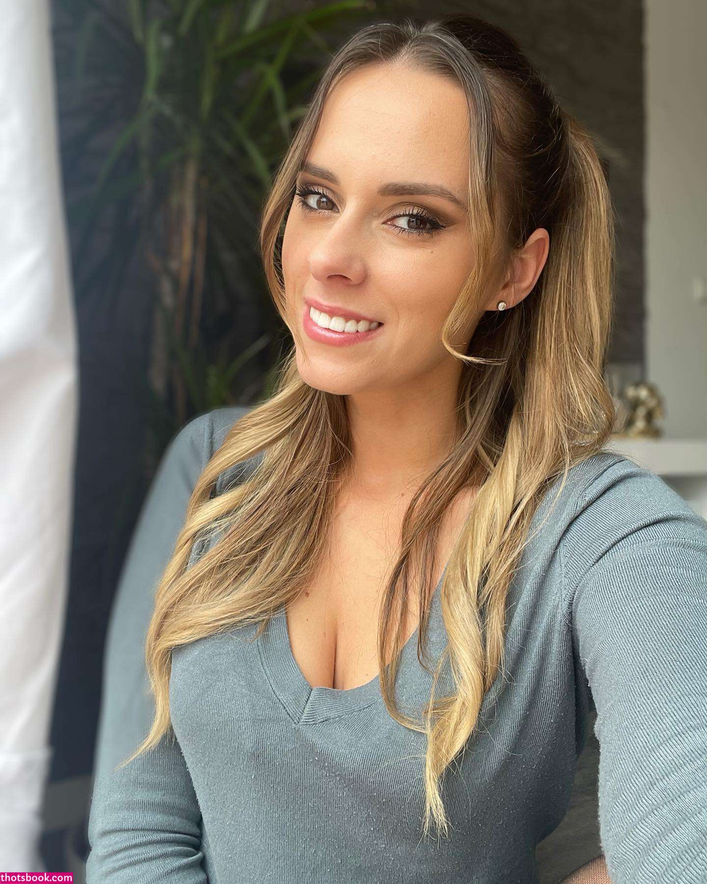 Anita Rover Photo #8