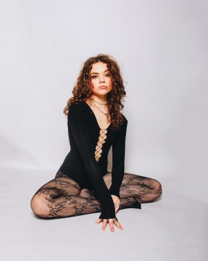 Hannah Alligood Photo #4