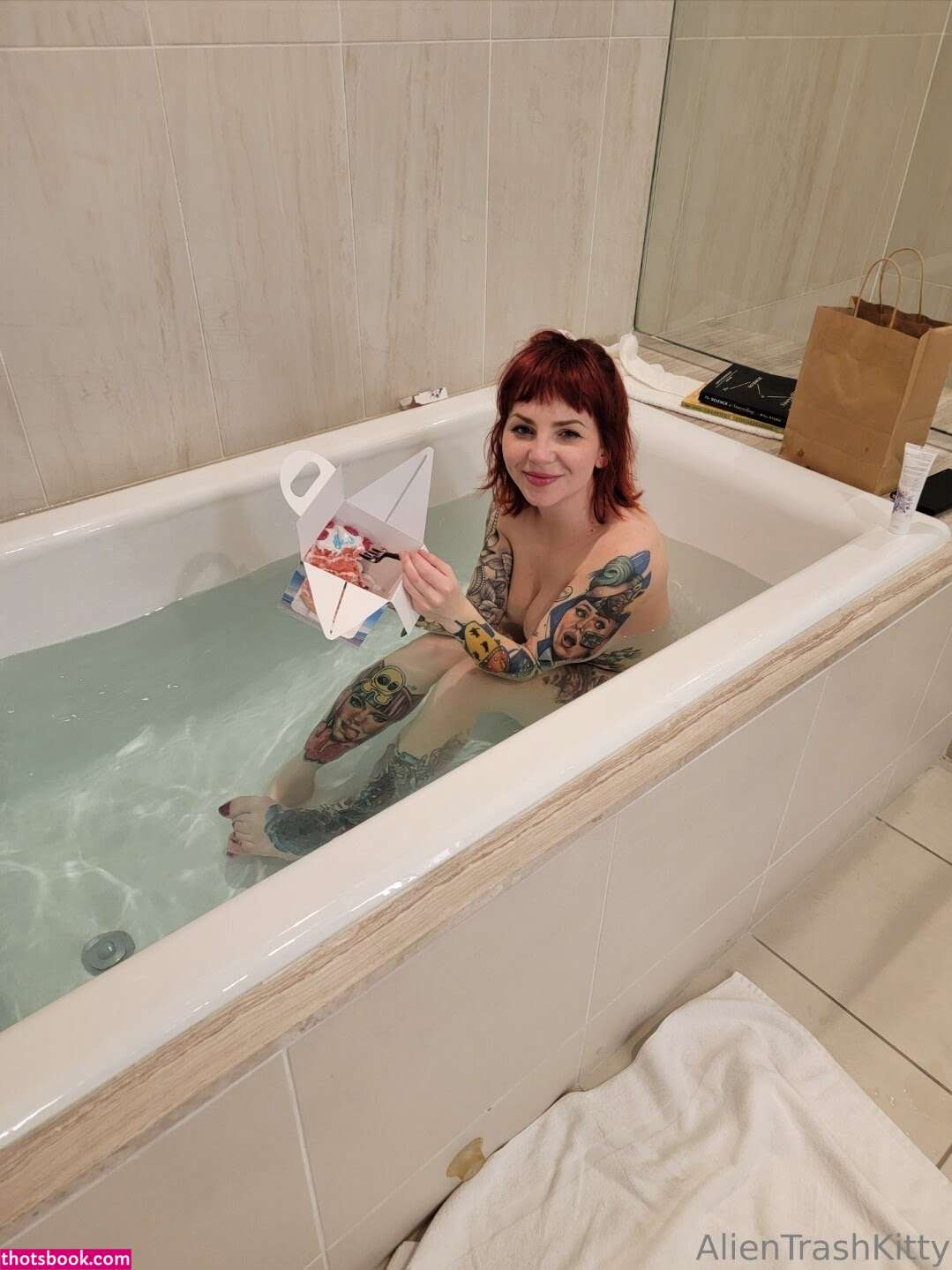 Alientrashkitty Photo #21