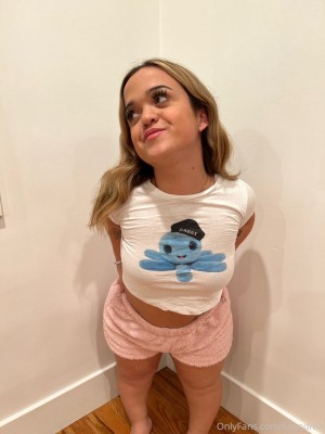 Lia Andrea Photo #17