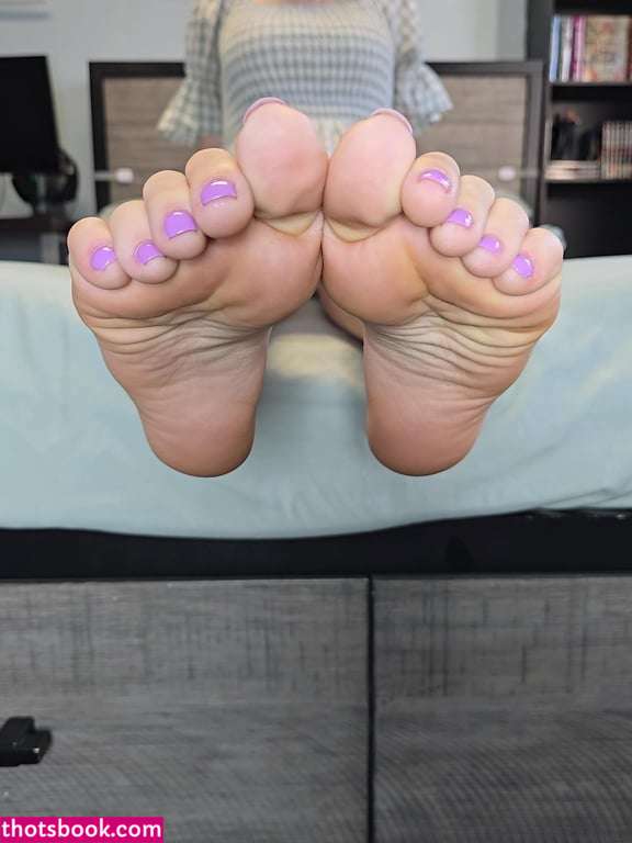 barefootbun3 Photo #19