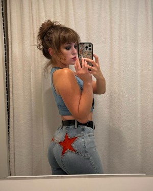 Ella Ballentine Photo #27