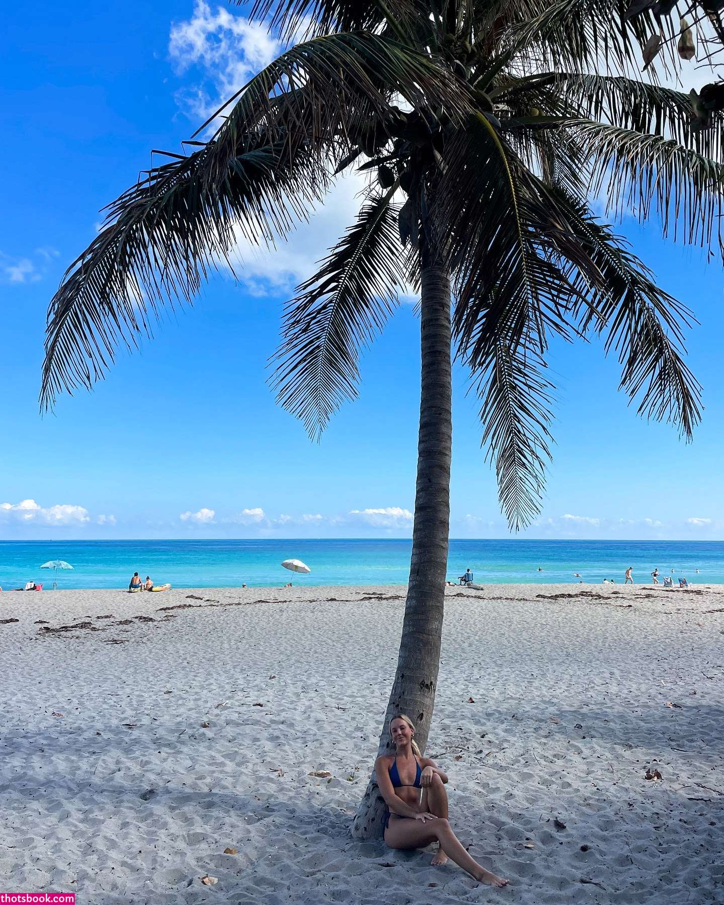 Sarah Abbott Photo #12