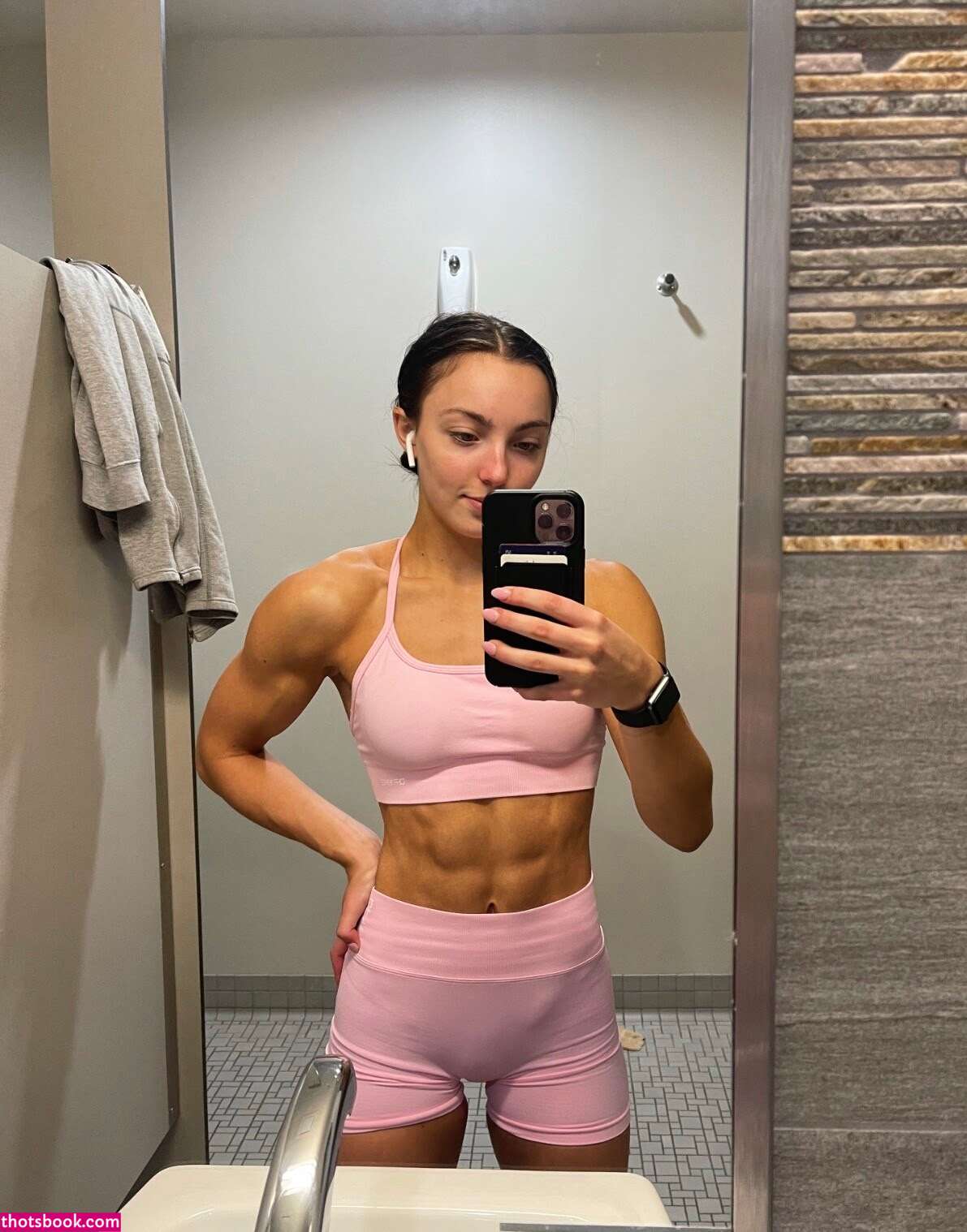 Ava Axelrod Photo #32