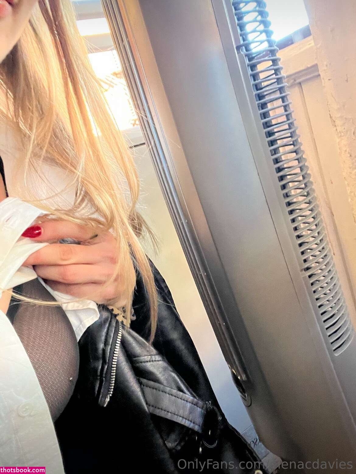 Elena Davies Photo #12