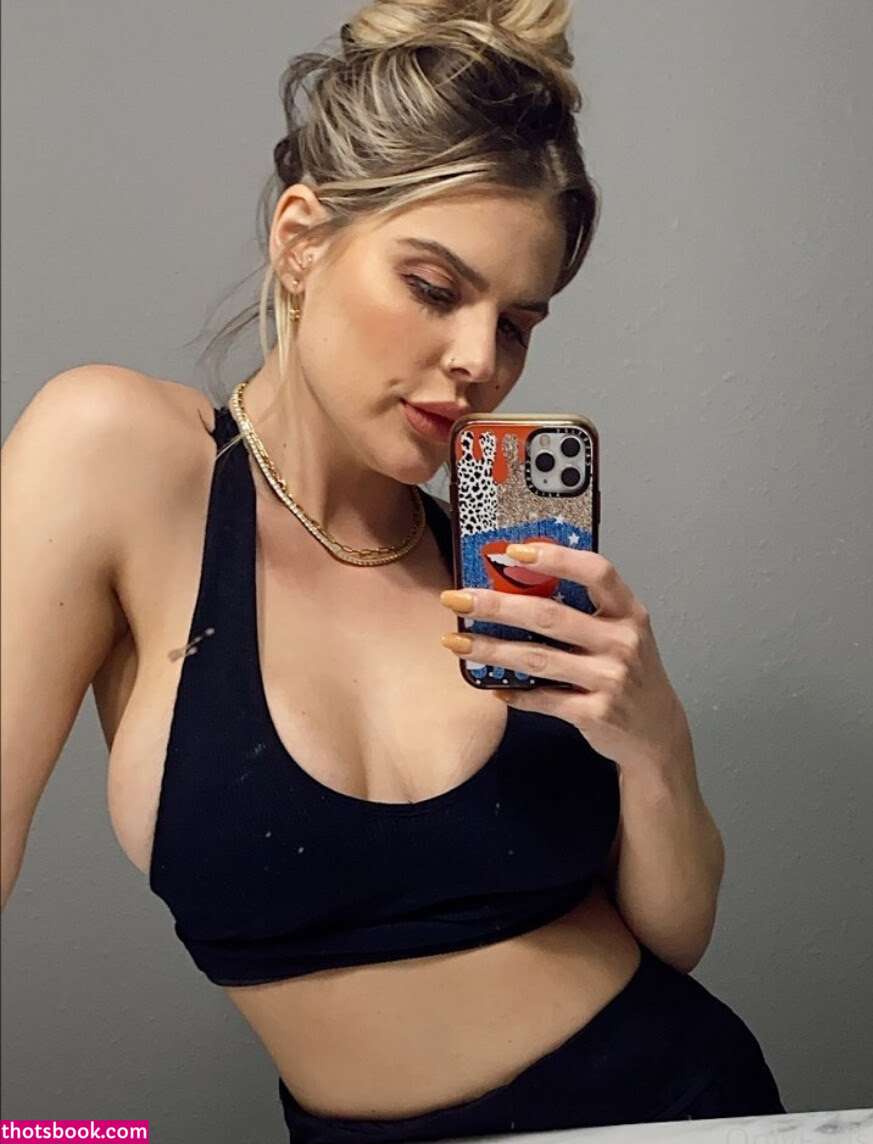 Elena Davies Photo #21