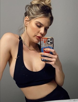 Elena Davies Photo #21