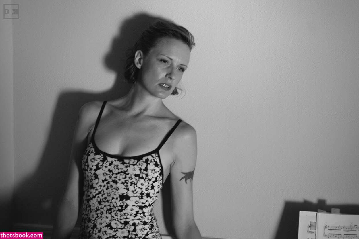 Carly Erin O Neil Photo #30