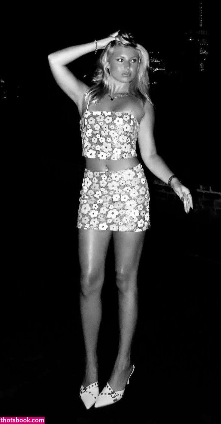 Erin Naylor Photo #6