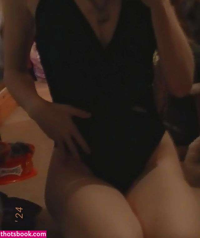 Ikkle Vixen Photo #7